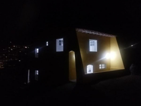 EncantoBúzios: Casa Amarela para Festas Inesquecíveis. Experiência Única nas Festas de Fim de Ano!
